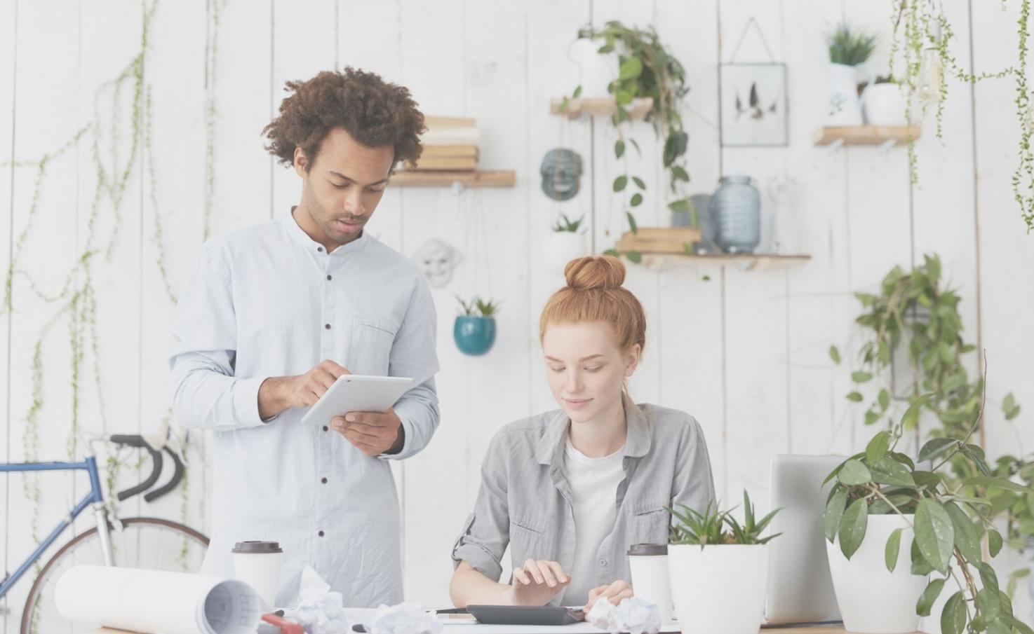 Suasana sesi pelatihan awal Hoxelbryth dengan peserta analis keuangan